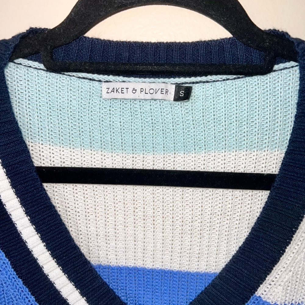 Zaket & Plover Asymmetrical Hem V-Neck Sweater Size Small - Picture 8 of 12